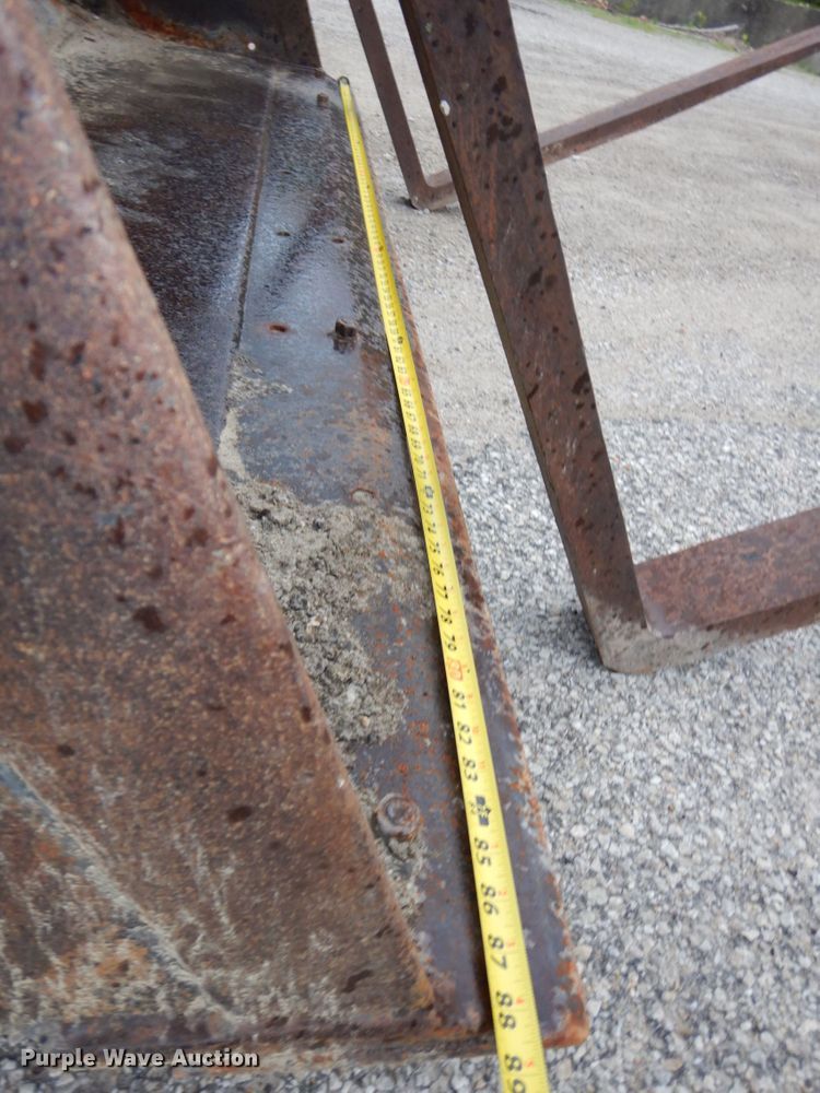 image for item DN7445 2005 New Holland LB90B  backhoe