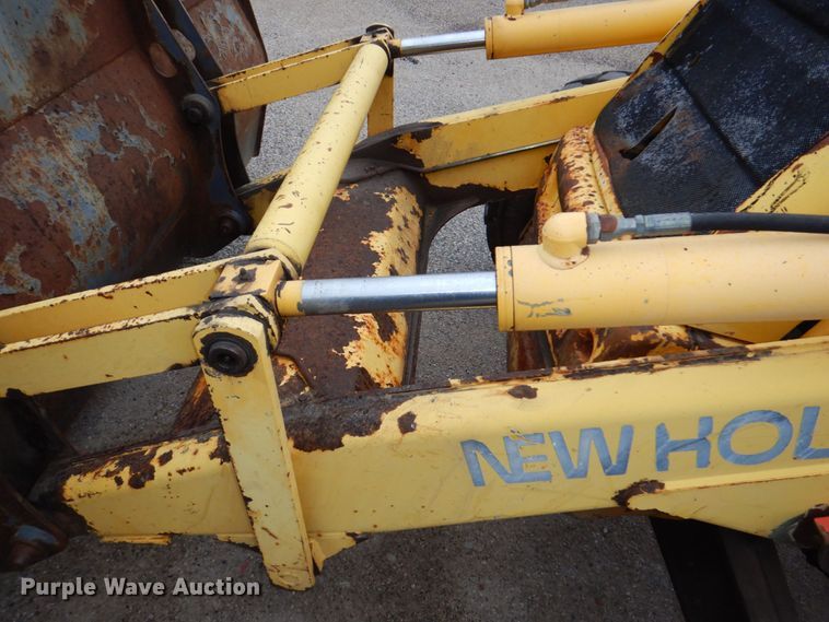 image for item DN7445 2005 New Holland LB90B  backhoe