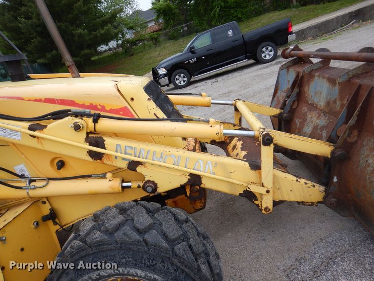 image for item DN7445 2005 New Holland LB90B  backhoe
