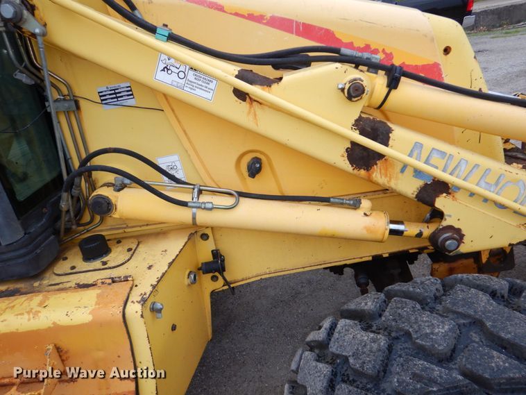 image for item DN7445 2005 New Holland LB90B  backhoe