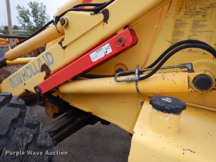 image for item DN7445 2005 New Holland LB90B  backhoe