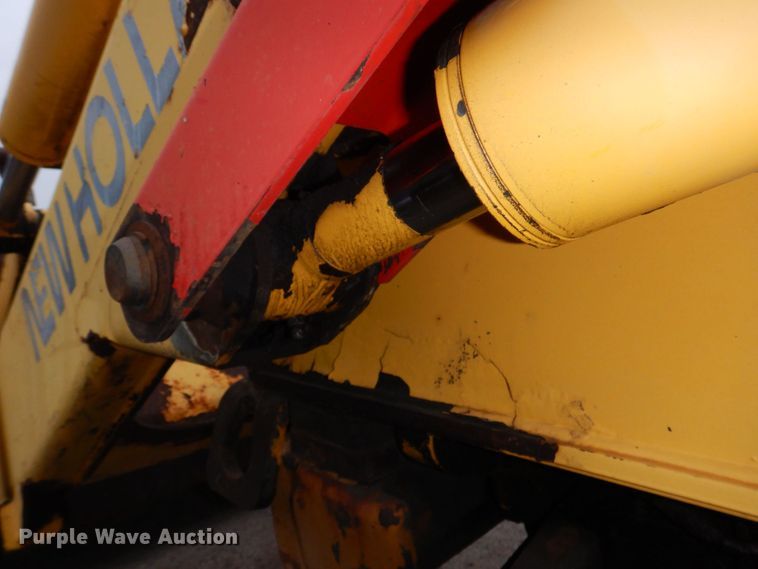 image for item DN7445 2005 New Holland LB90B  backhoe