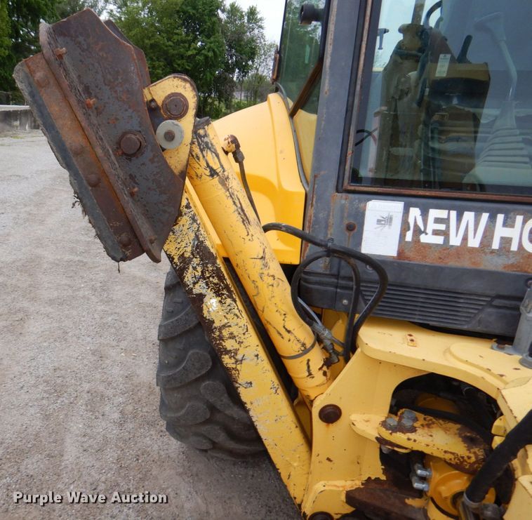image for item DN7445 2005 New Holland LB90B  backhoe