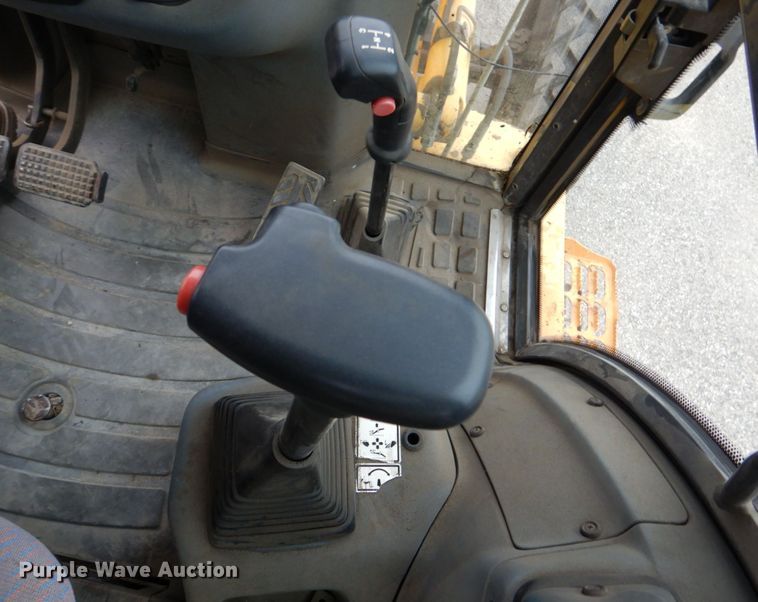 image for item DN7445 2005 New Holland LB90B  backhoe