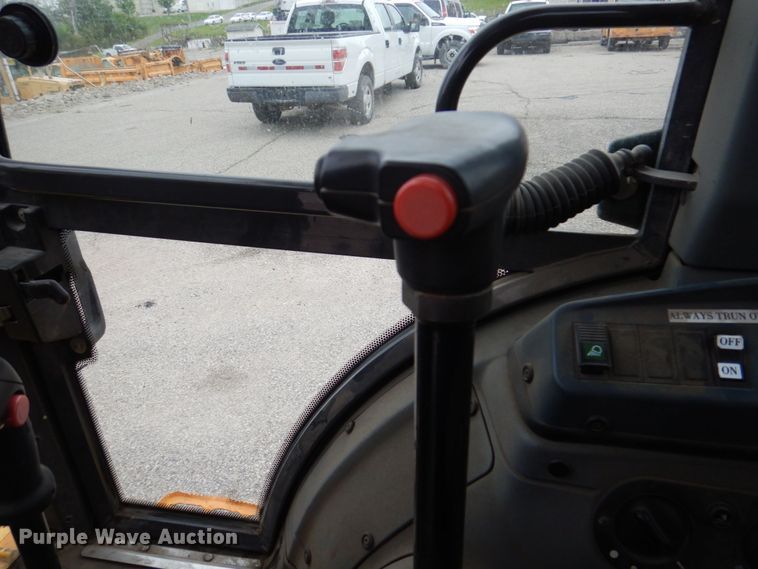 image for item DN7445 2005 New Holland LB90B  backhoe