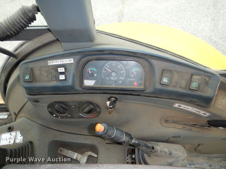 image for item DN7445 2005 New Holland LB90B  backhoe