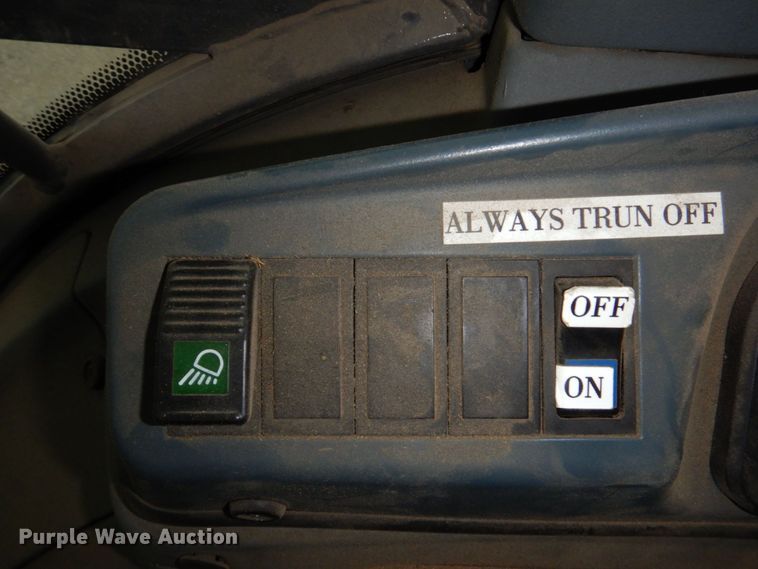 image for item DN7445 2005 New Holland LB90B  backhoe