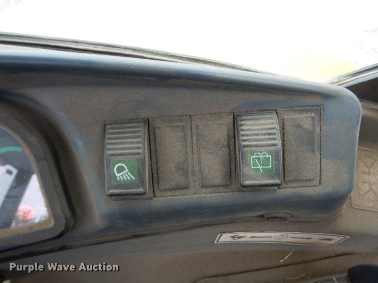 image for item DN7445 2005 New Holland LB90B  backhoe