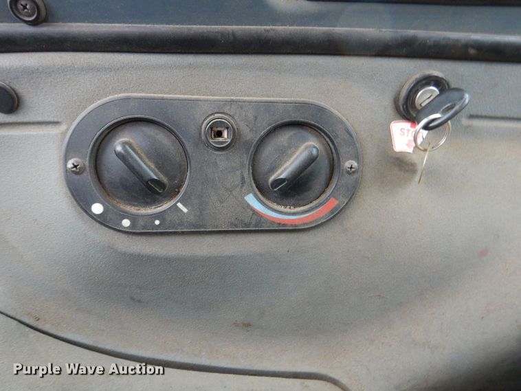 image for item DN7445 2005 New Holland LB90B  backhoe