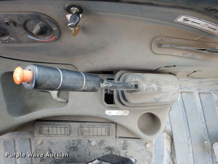 image for item DN7445 2005 New Holland LB90B  backhoe