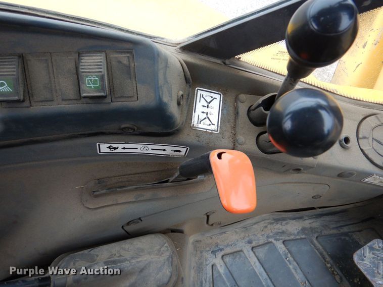 image for item DN7445 2005 New Holland LB90B  backhoe