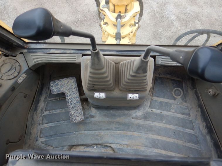 image for item DN7445 2005 New Holland LB90B  backhoe