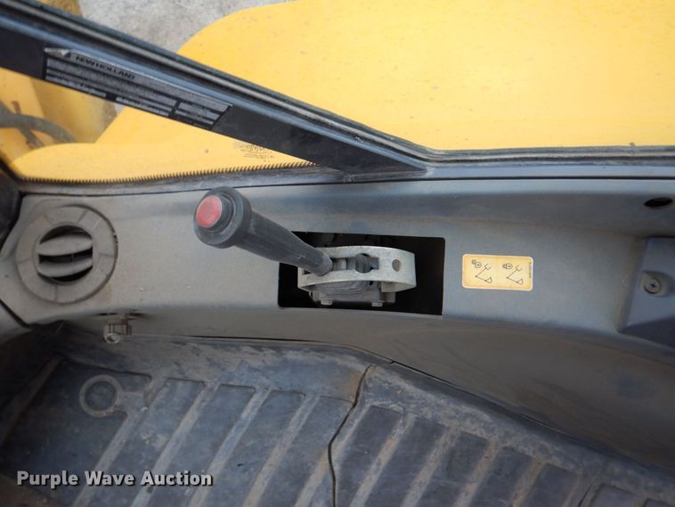 image for item DN7445 2005 New Holland LB90B  backhoe