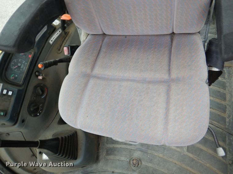 image for item DN7445 2005 New Holland LB90B  backhoe