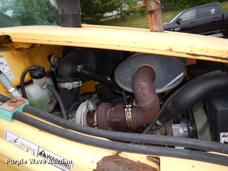 image for item DN7445 2005 New Holland LB90B  backhoe