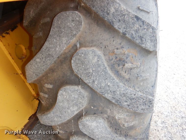 image for item DN7445 2005 New Holland LB90B  backhoe