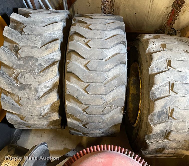 image for item DN7445 2005 New Holland LB90B  backhoe