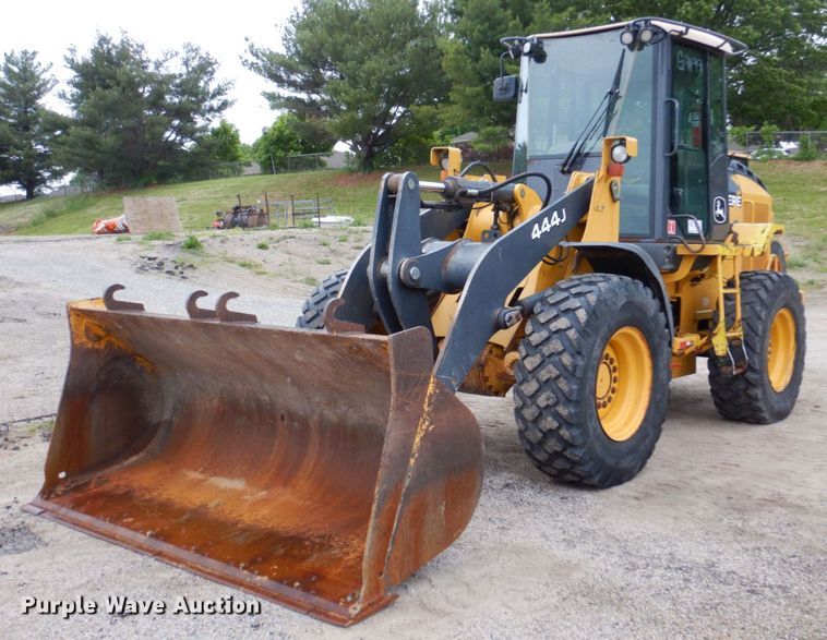 image for item DN7447 2006 John Deere 444J  wheel loader