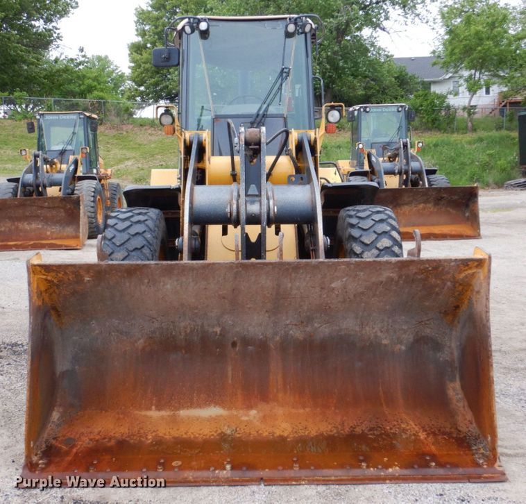 image for item DN7447 2006 John Deere 444J  wheel loader