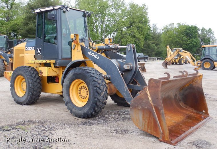 image for item DN7447 2006 John Deere 444J  wheel loader