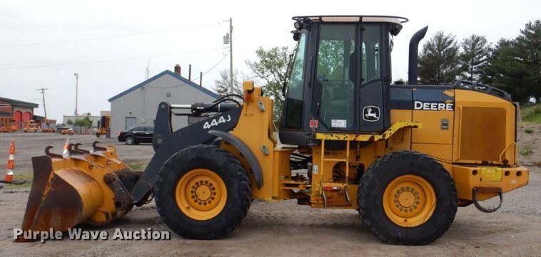 image for item DN7447 2006 John Deere 444J  wheel loader