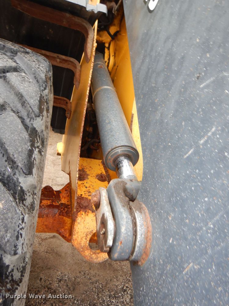 image for item DN7447 2006 John Deere 444J  wheel loader