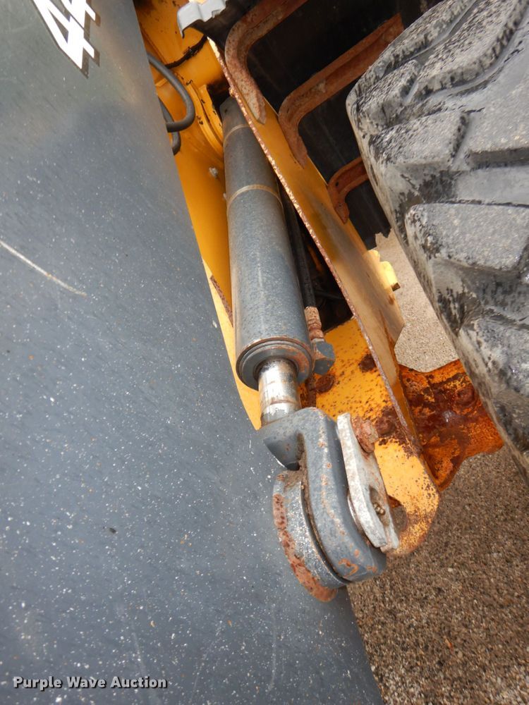 image for item DN7447 2006 John Deere 444J  wheel loader