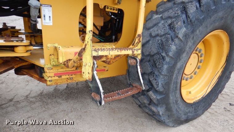 image for item DN7447 2006 John Deere 444J  wheel loader