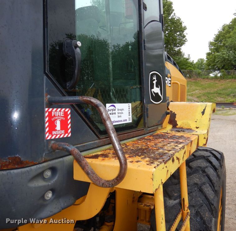 image for item DN7447 2006 John Deere 444J  wheel loader