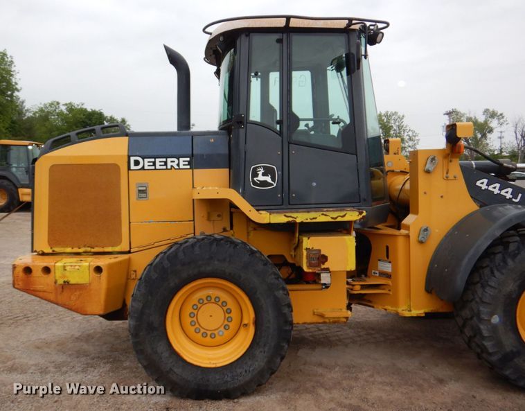 image for item DN7447 2006 John Deere 444J  wheel loader