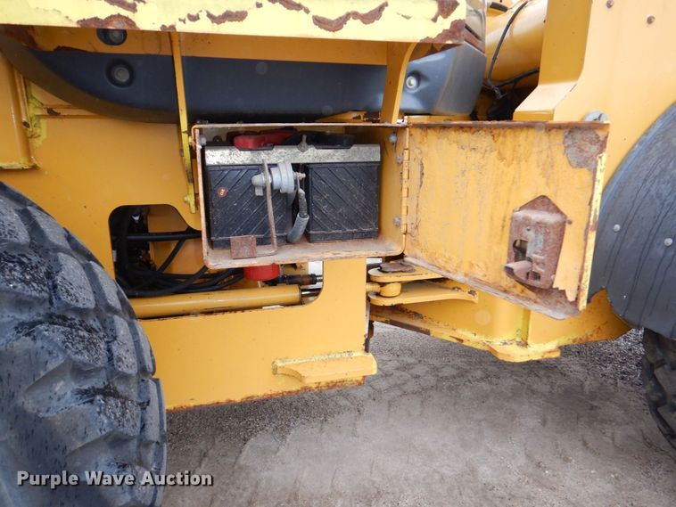 image for item DN7447 2006 John Deere 444J  wheel loader