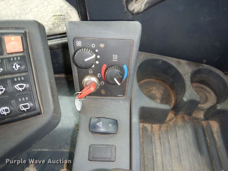 image for item DN7447 2006 John Deere 444J  wheel loader