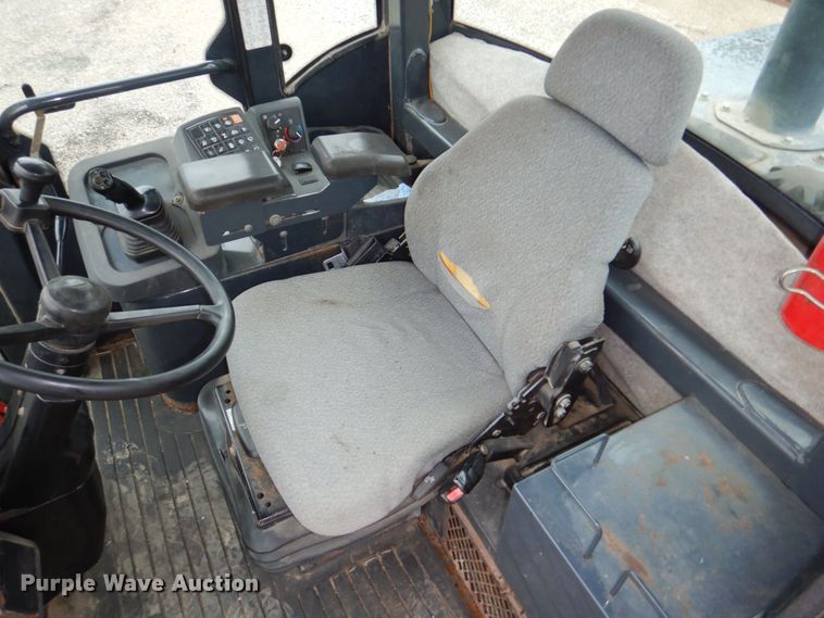 image for item DN7447 2006 John Deere 444J  wheel loader