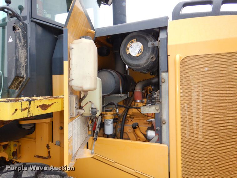 image for item DN7447 2006 John Deere 444J  wheel loader