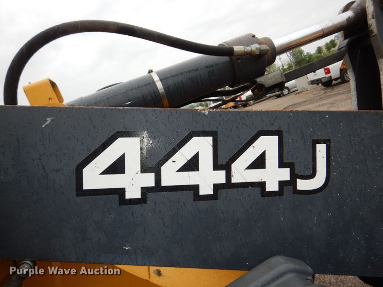 image for item DN7447 2006 John Deere 444J  wheel loader