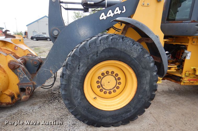 image for item DN7447 2006 John Deere 444J  wheel loader