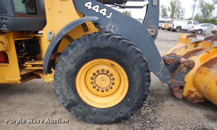 image for item DN7447 2006 John Deere 444J  wheel loader