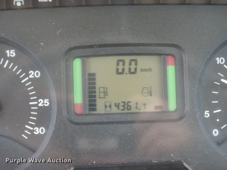 image for item DN7450 John Deere 7130  MFWD tractor