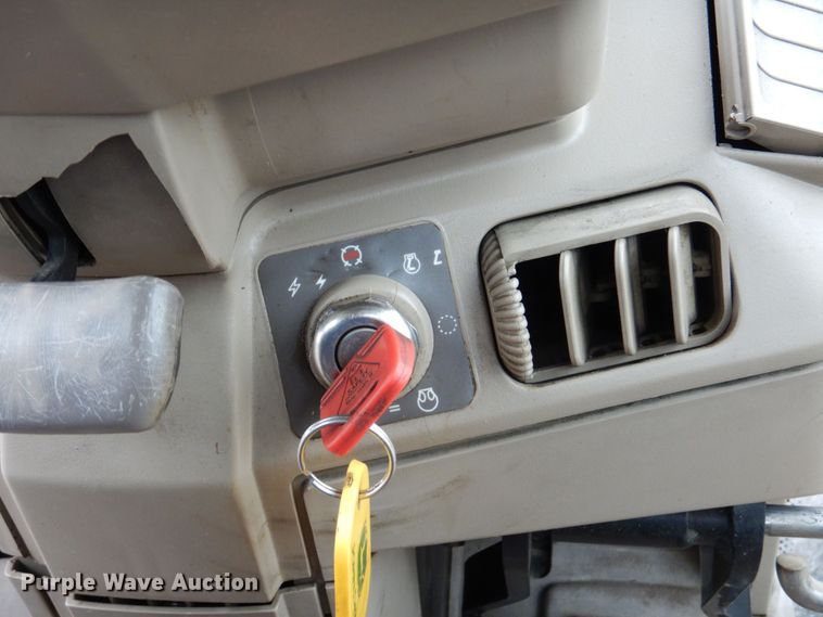 image for item DN7450 John Deere 7130  MFWD tractor