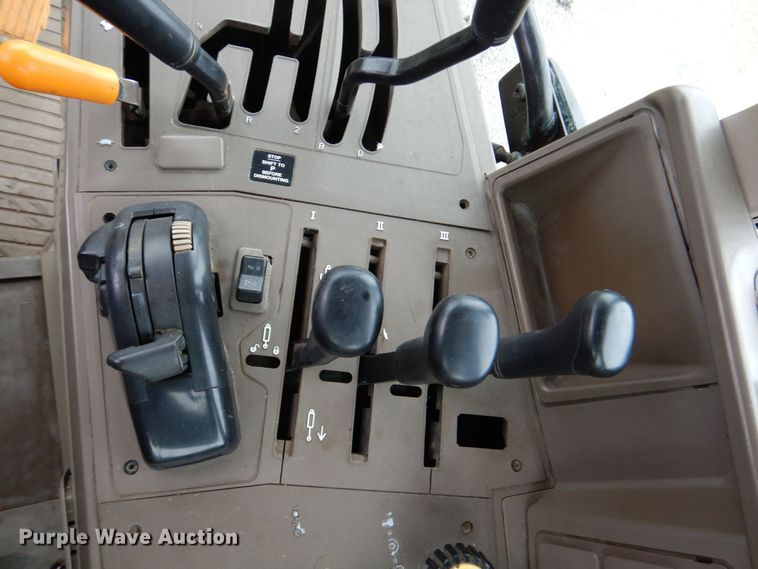 image for item DN7450 John Deere 7130  MFWD tractor