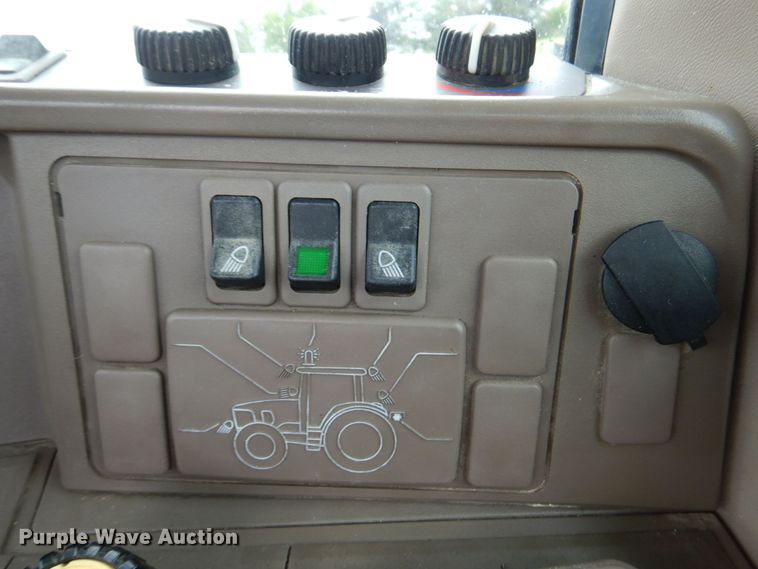 image for item DN7450 John Deere 7130  MFWD tractor