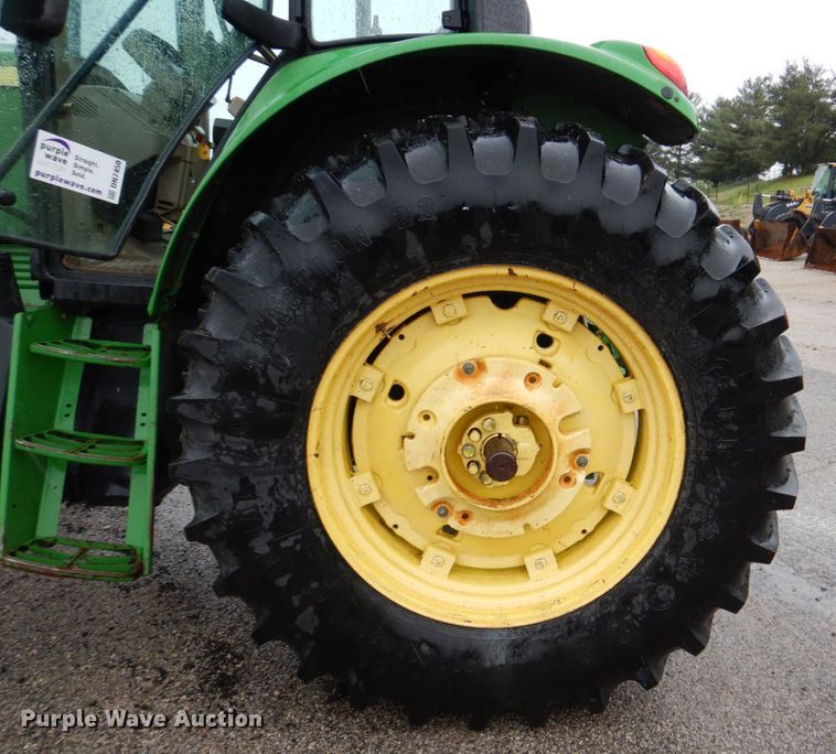 image for item DN7450 John Deere 7130  MFWD tractor