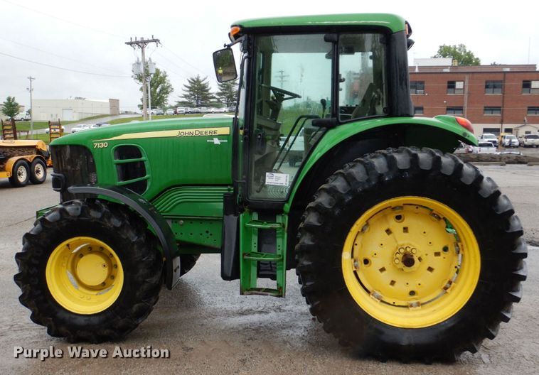 image for item DN7451 John Deere 7130  MFWD tractor