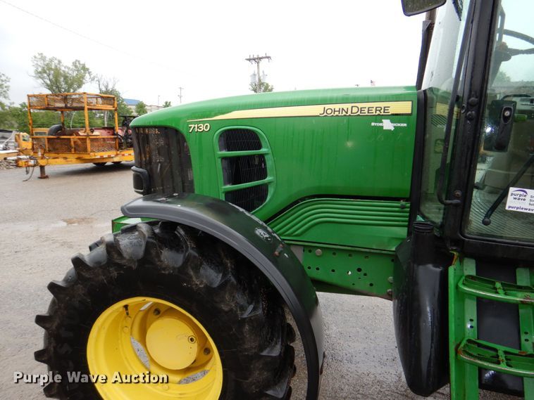 image for item DN7451 John Deere 7130  MFWD tractor