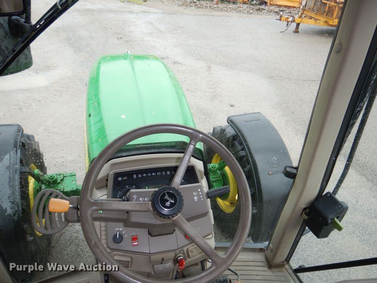 image for item DN7451 John Deere 7130  MFWD tractor