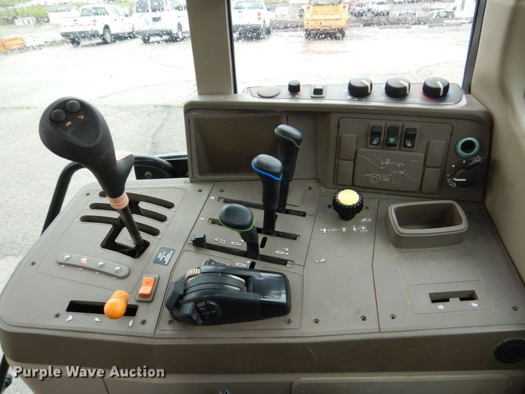 image for item DN7451 John Deere 7130  MFWD tractor