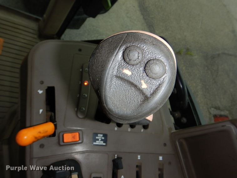 image for item DN7451 John Deere 7130  MFWD tractor