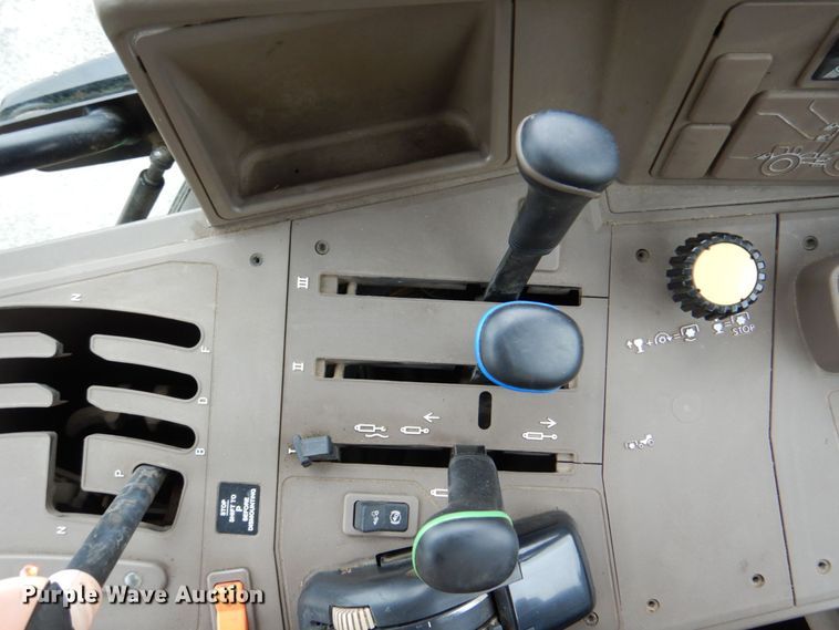 image for item DN7451 John Deere 7130  MFWD tractor