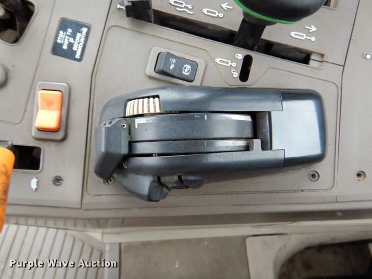 image for item DN7451 John Deere 7130  MFWD tractor