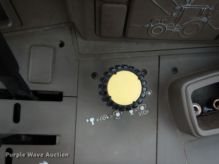 image for item DN7451 John Deere 7130  MFWD tractor